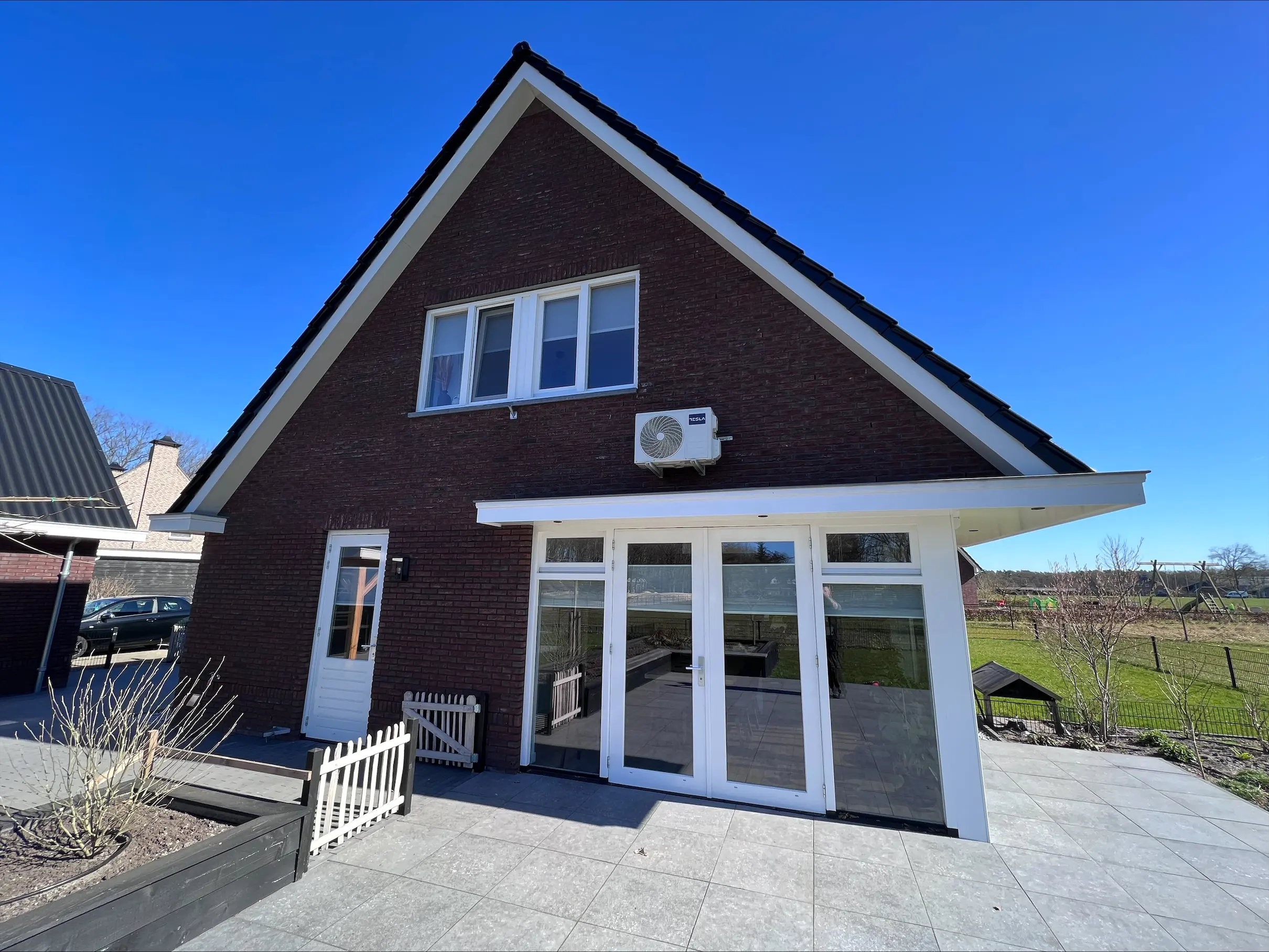 Tesla airco geïnstalleerd aan een woning